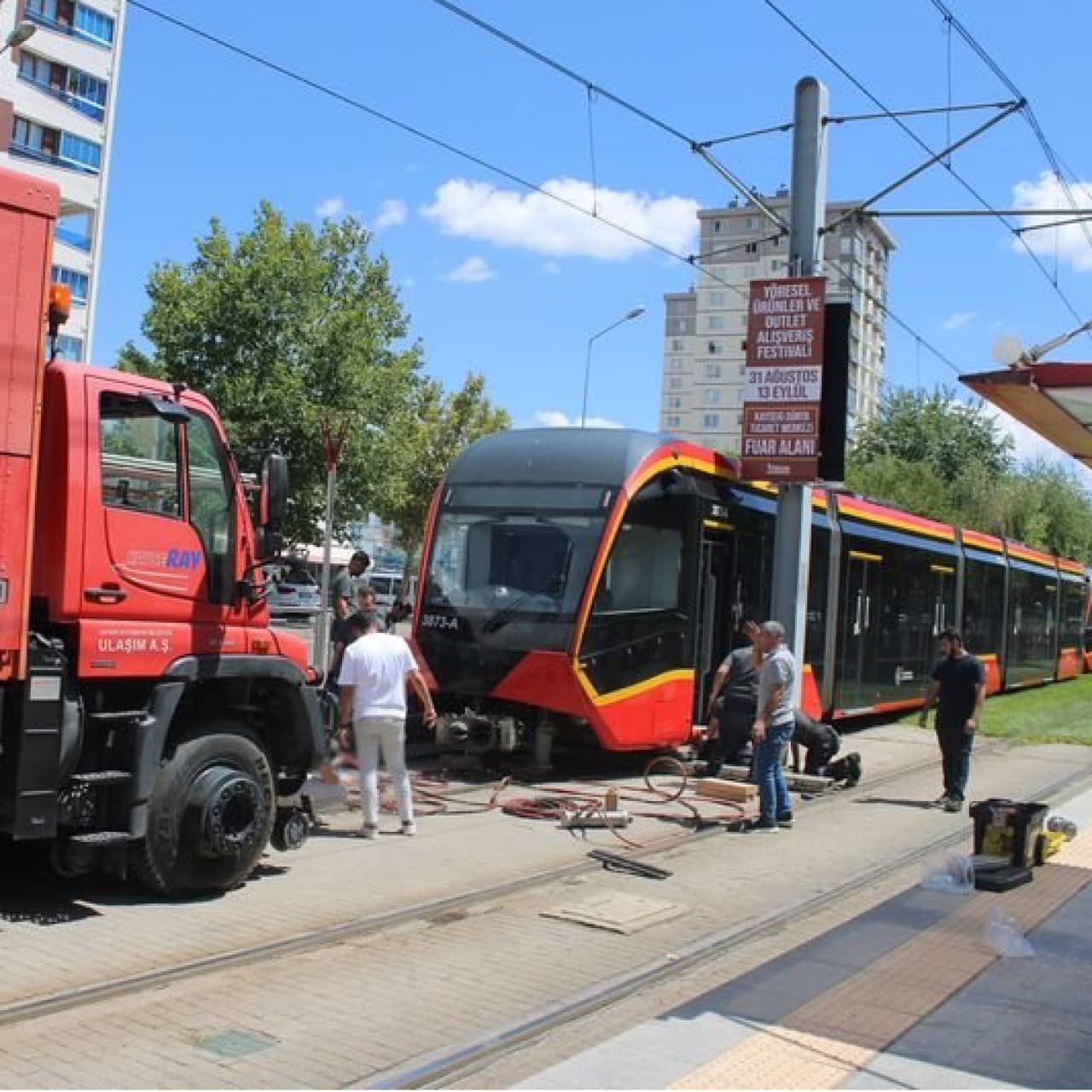 Tramvay Çarptı, Genç Hayatını Kaybetti