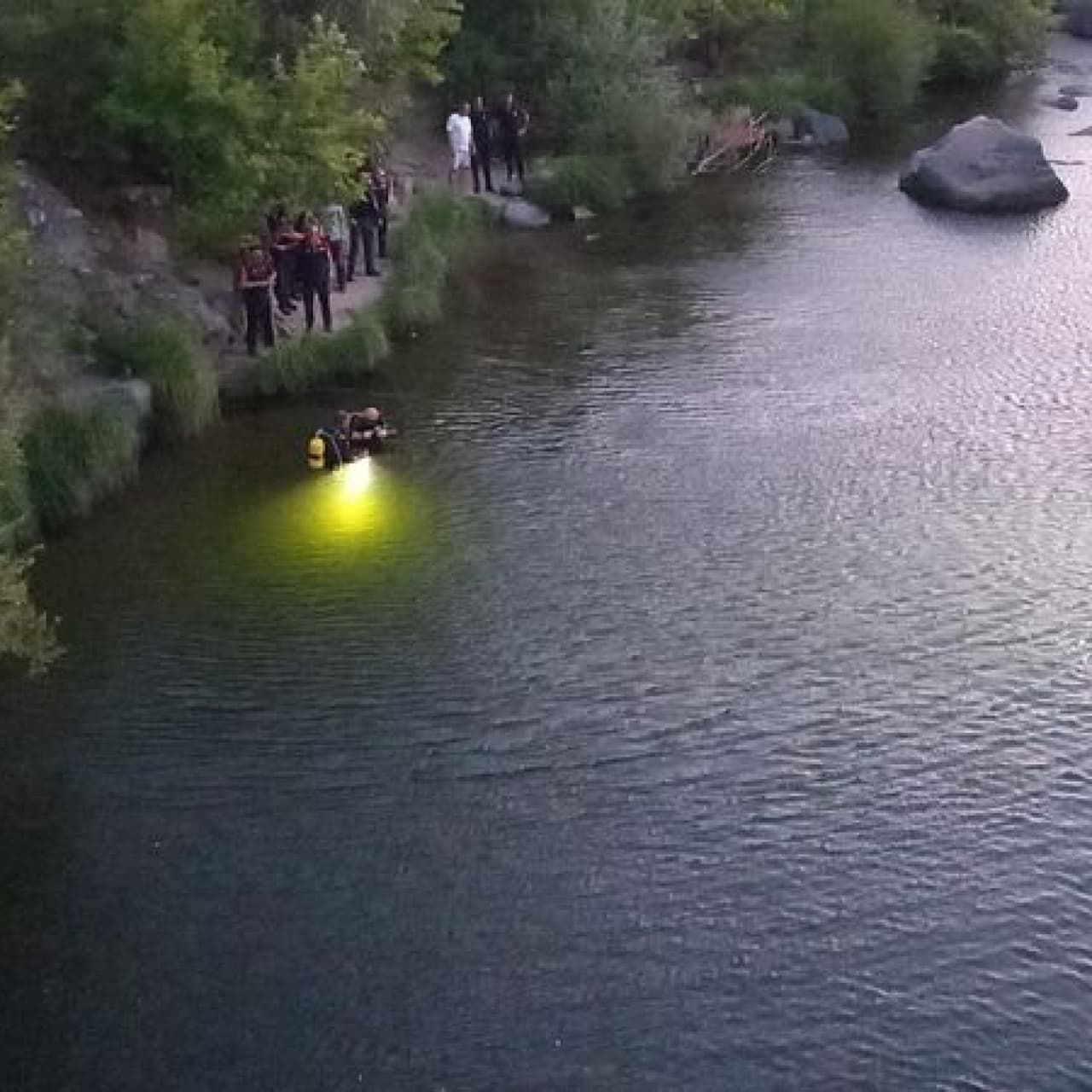 Serinlemek için girdiği derede boğuldu