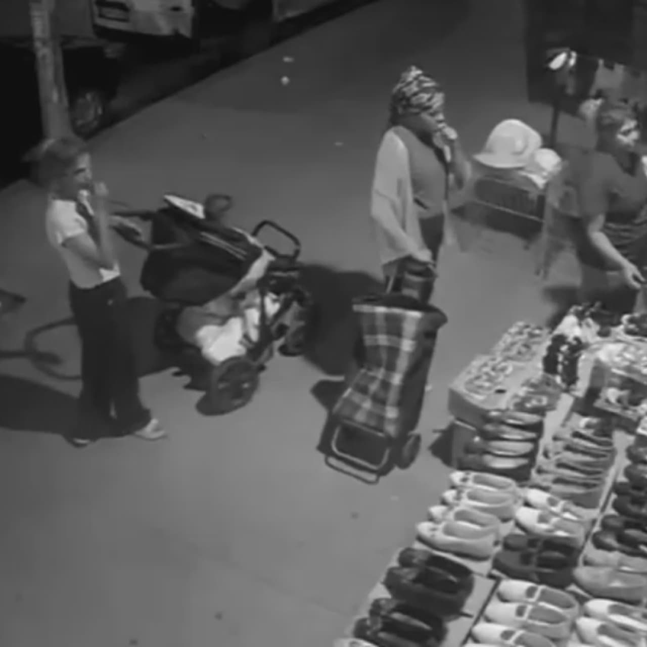 İstanbul'da Ayakkabı Mağazasından 5 Çift Ayakkabı Çalıldı