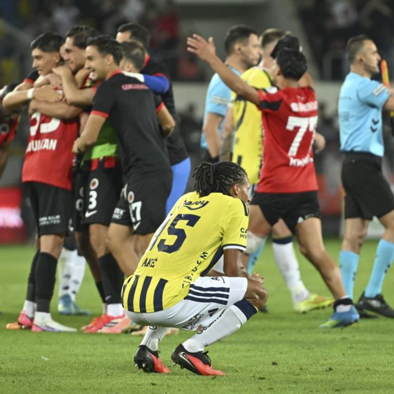 Fenerbahçe Sezonun Açılış Maçını Kaybetti