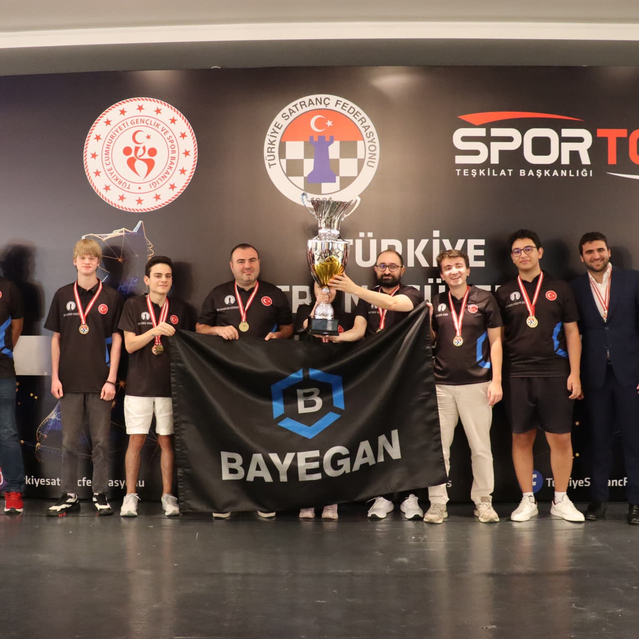 Üst üste 3. kez şampiyon BAYEGAN!