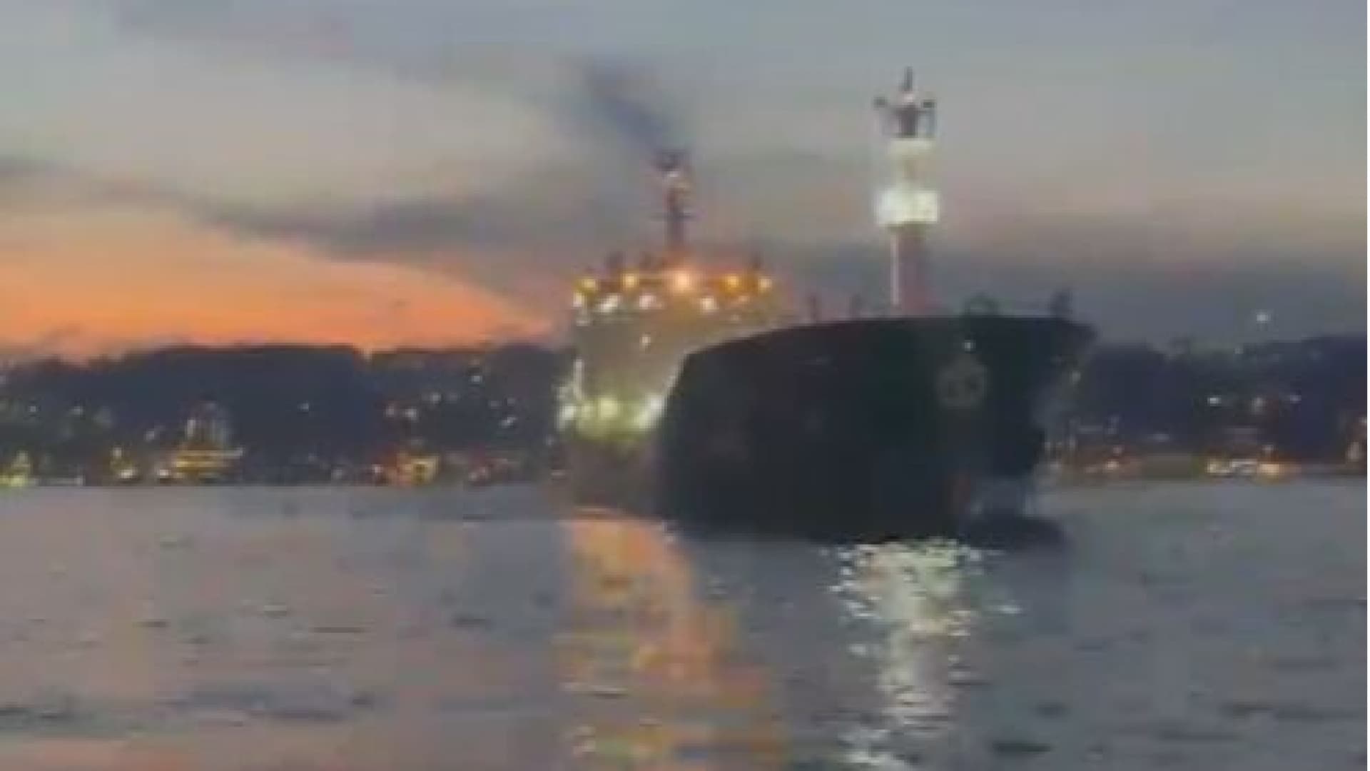 İstanbul Boğazı'nda gemi arızası! Trafik çift yönlü durduruldu