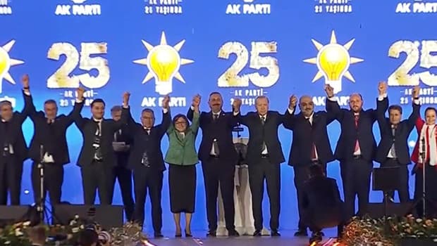 AK Parti’ye 3 milletvekili ve 7 belediye başkanı katıldı