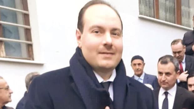 Gizli bölmeye saklanmış