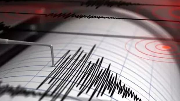Endonezya'da 7,7 Büyüklüğünde Deprem