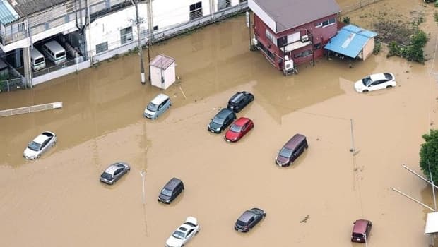 Japonya’yı rekor yağış ve sel vurdu… 8 ölü
