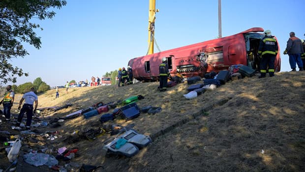 Macaristan'da Otobüs Devrildi, 12 Kişi Hayatını Kaybetti