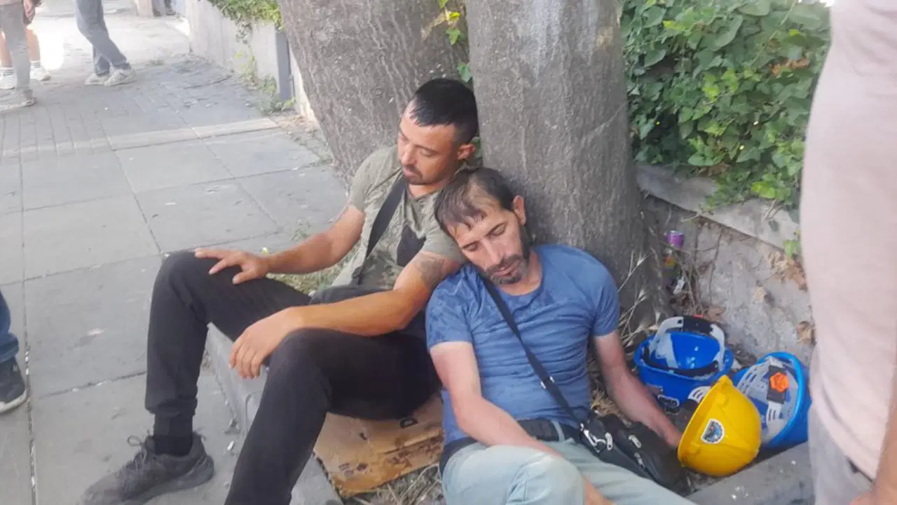Madenciler Bakanlık önünde üçüncü kez gözaltına alındı: Fenalaşan işçiler var!