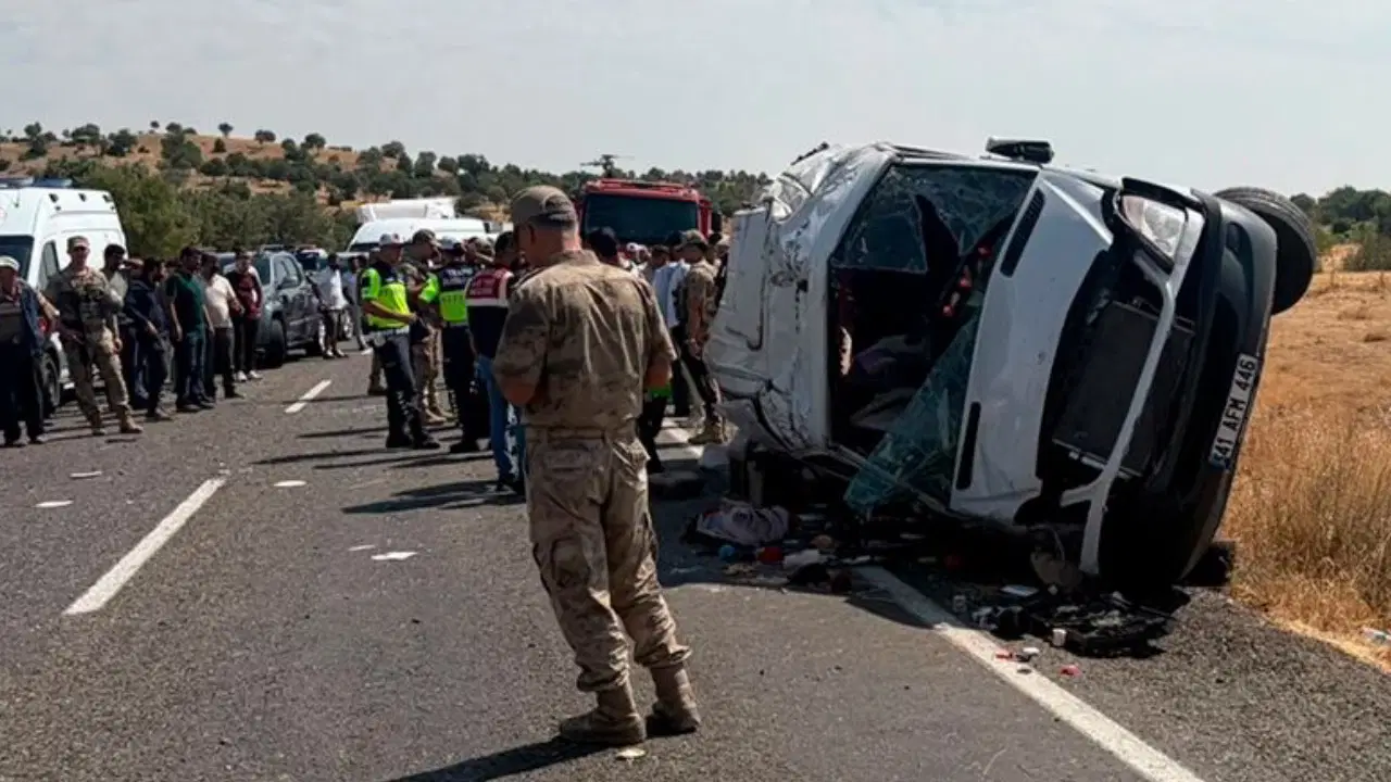 Lice'de Minibüs Kazası: 7 Kişi Öldü, 9 Kişi Yaralandı