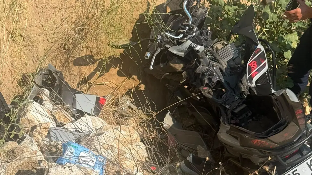 Tire'de Şarampole Devrilen Motosikletin Sürücüsü Öldü