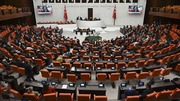 Gündemar Temmuz 2026 seçim anketi: Yeni Parti zirvede, CHP meclis dışında kaldı