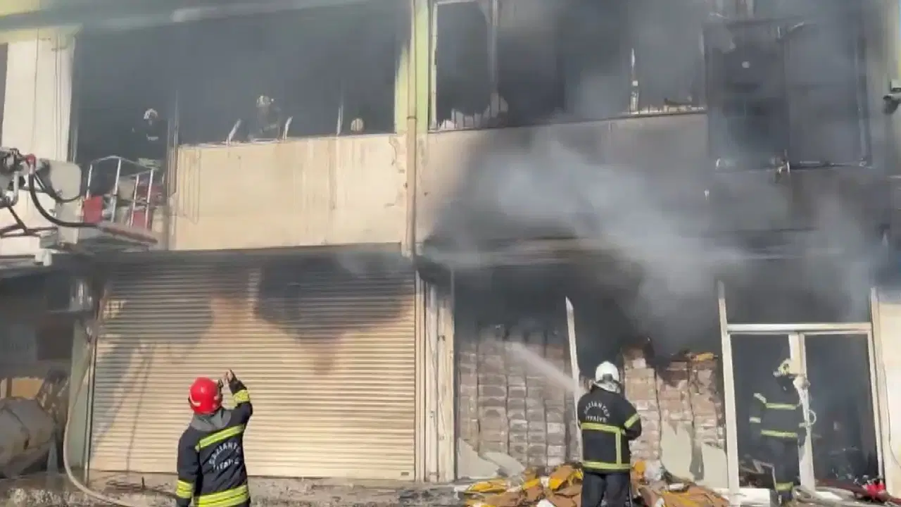 Gaziantep'te korkutan iş yeri yangını: Soruşturma başlatıldı