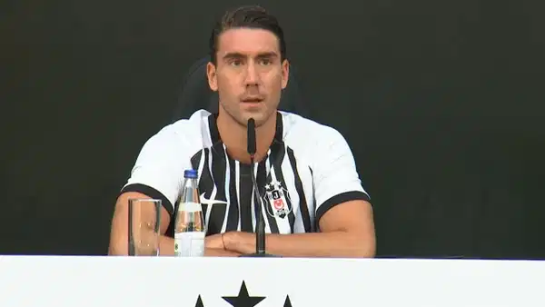 Beşiktaş'ta Dusan Vlahovic için imza töreni: 'Sizin için yüzde yüzümü vereceğim'