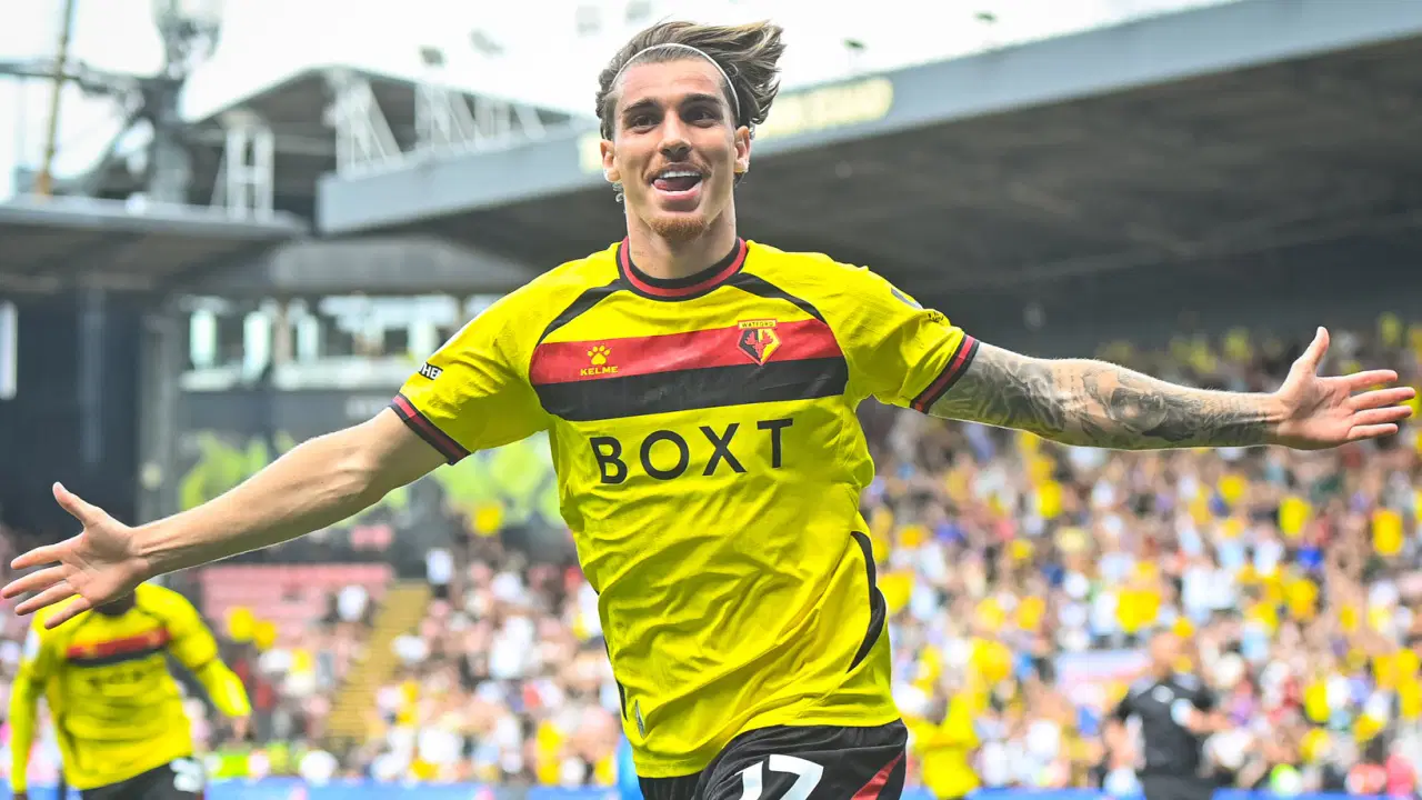 Watford sezona galibiyetle başladı!