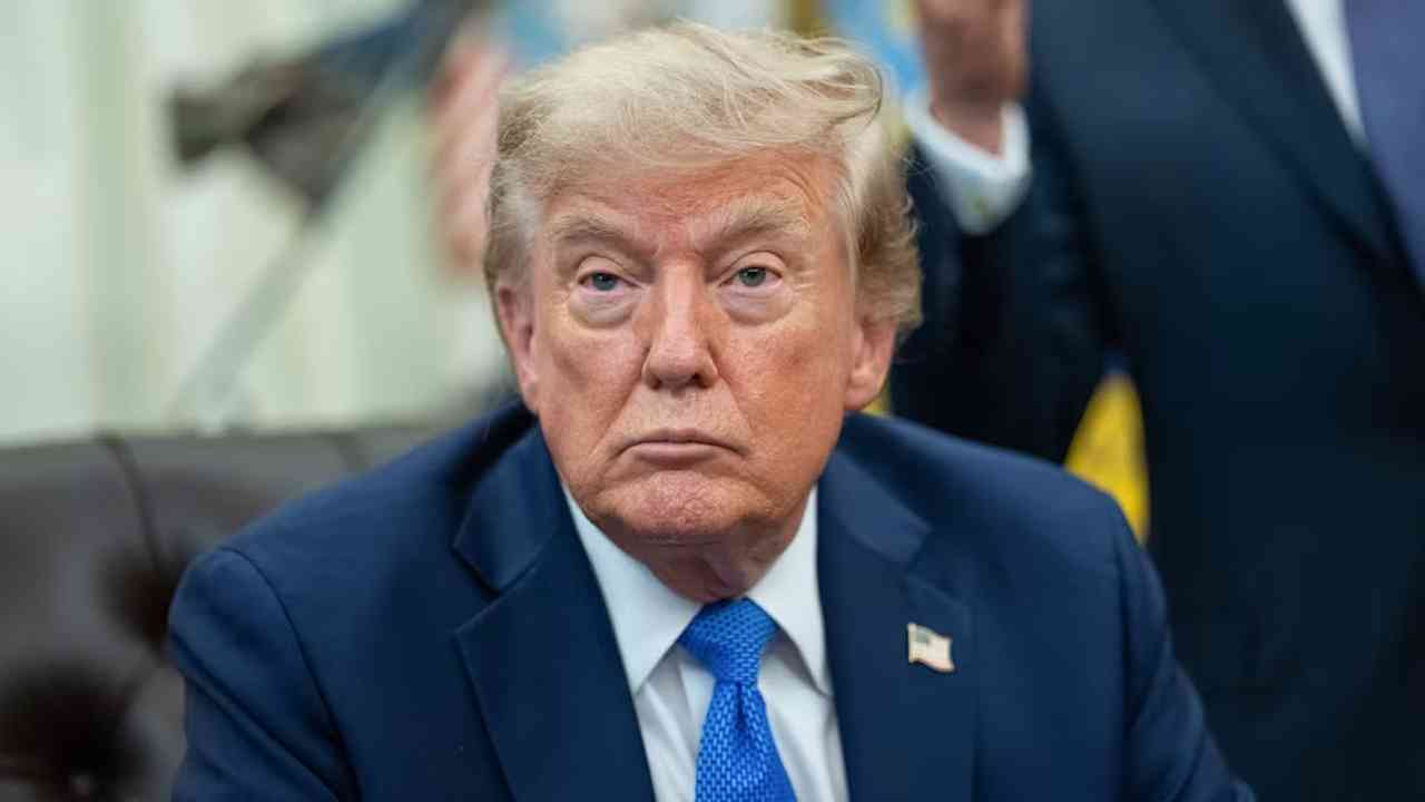 Trump, İran'a teslim olma çağrısı yaptı, Umman'ı bombardımanla tehdit etti