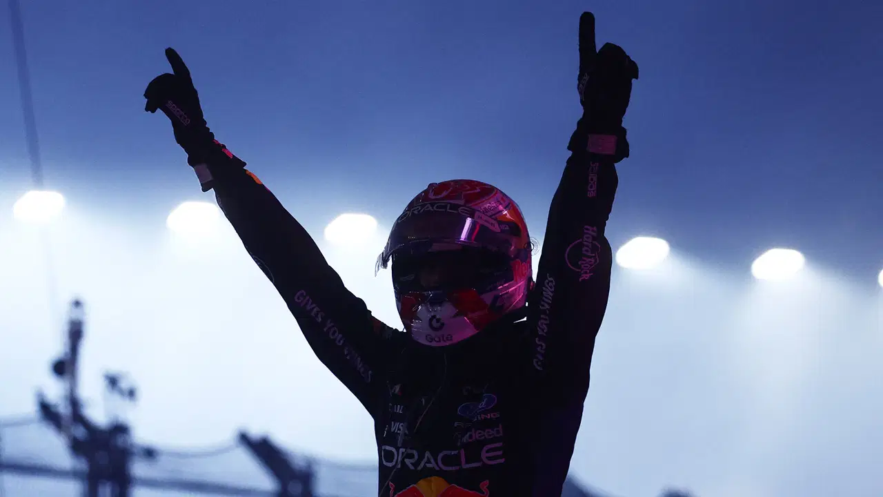 Yarışta bir ilki yaşadı... Singapur Grand Prix'sinde zafer Max Verstappen'in
