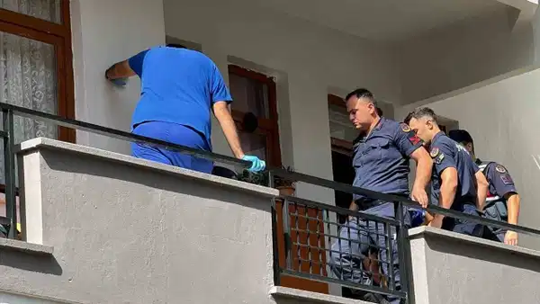 Alanya'da dehşet: Kardeşini balkondan attı, intihar etti