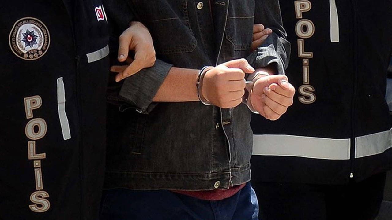 Zeytinburnu'nda müşteri gibi girdiği restoranda silahla 2 kişiyi yaralayan şüpheli yakalandı