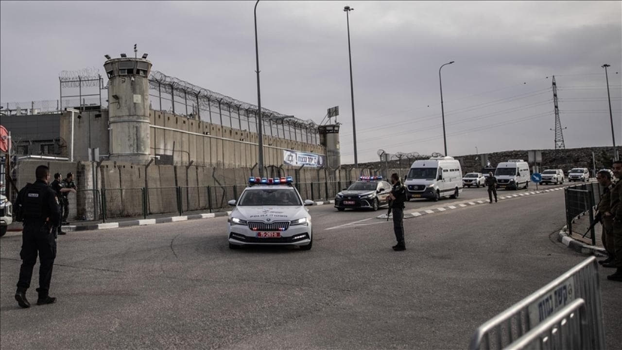 Soykırımcı İsrail, 69 Filistinli hakkında suçlama yöneltmeksizin idari tutuklama kararı çıkardı