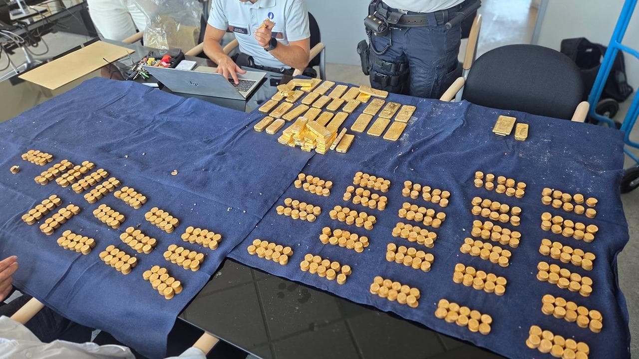 İnşaat işçileri şantiyede 40 altın külçe ile 4 bin altın sikke buldu