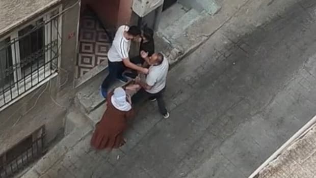 Beyoğlu'nda Fön Parası Tartışması Taşlı Sopalı Baskınla Bitti